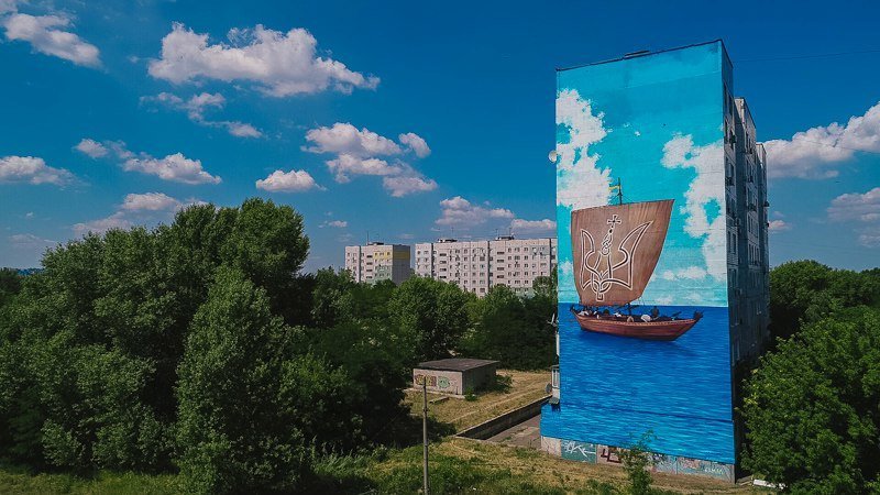 На Мануйловском проспекте появился патриотичный мурал: смотри, как он выглядит 1