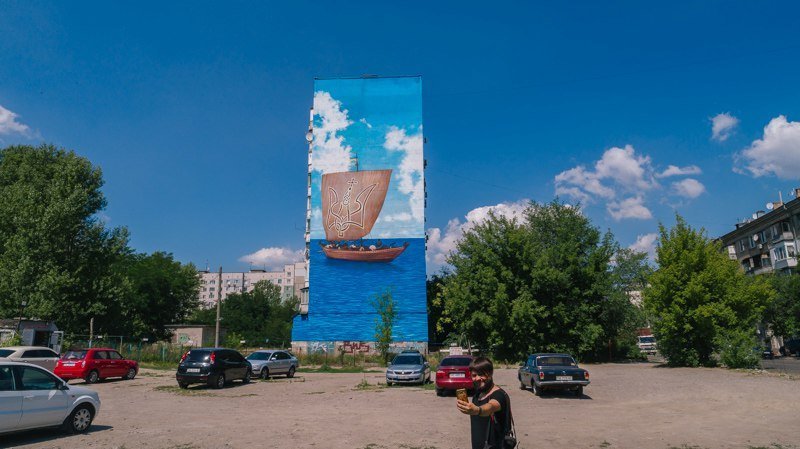 На Мануйловском проспекте появился патриотичный мурал: смотри, как он выглядит 2