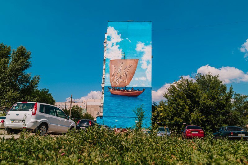 На Мануйловском проспекте появился патриотичный мурал: смотри, как он выглядит 3