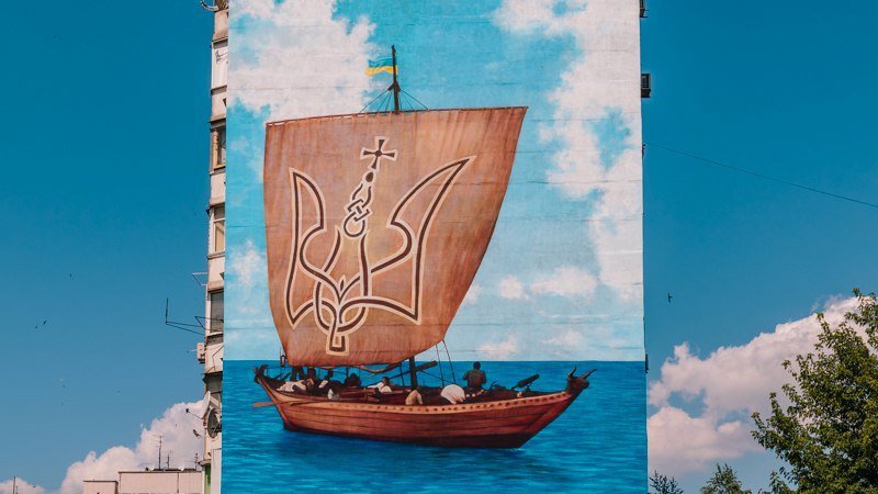 На Мануйловском проспекте появился патриотичный мурал: смотри, как он выглядит 4