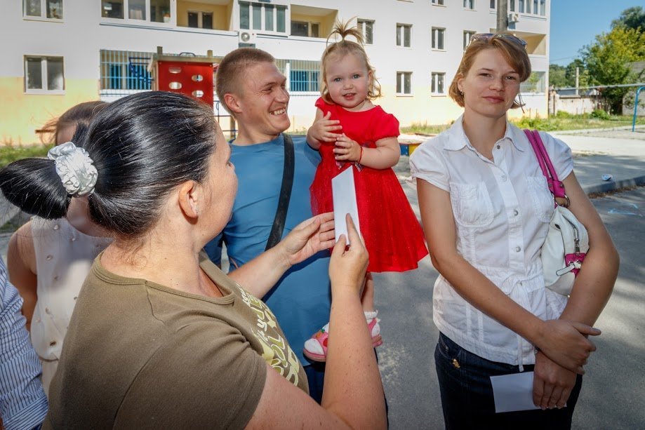 Выиграл у Корбана - отдал бойцам АТО: Борис Филатов передал деньги на ремонт квартир 4