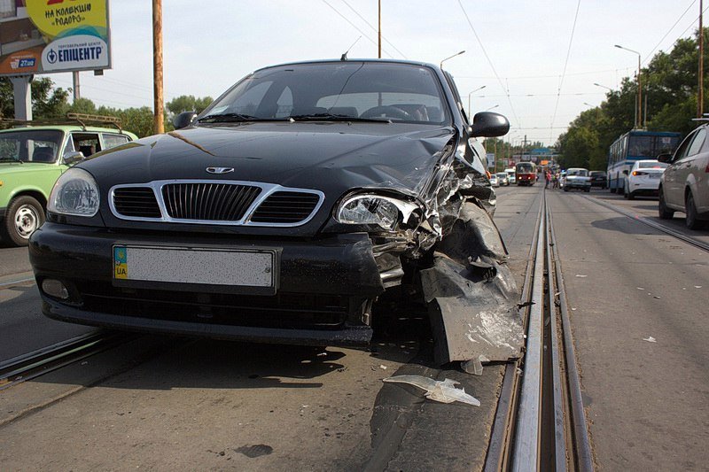 ДТП на Старом мосту: дорогу не поделили два Lanos 2