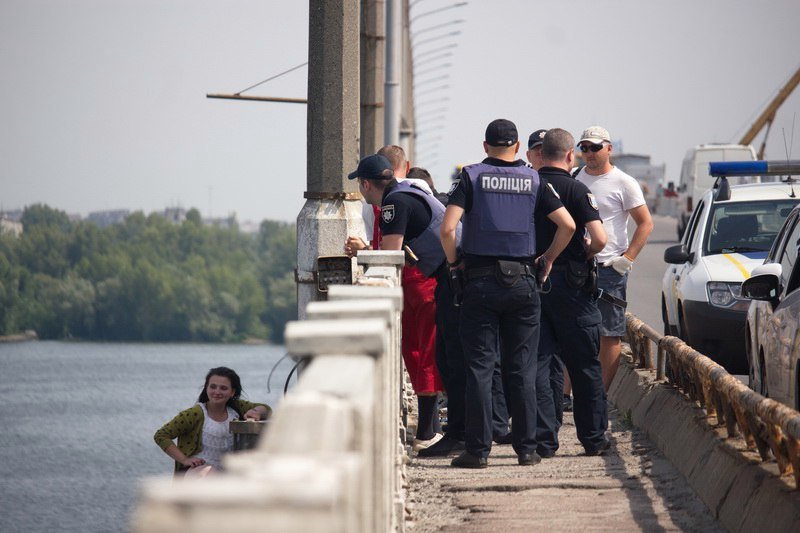 На Новом мосту девушка два раза за сутки хотела покончить с собой 1