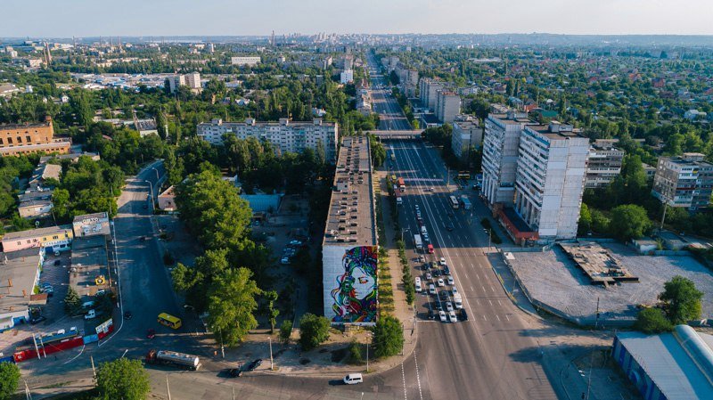 На Слобожанском дорисовали мурал: как он выглядит с высоты птичьего полета 1