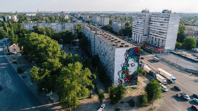 На Слобожанском дорисовали мурал: как он выглядит с высоты птичьего полета 6