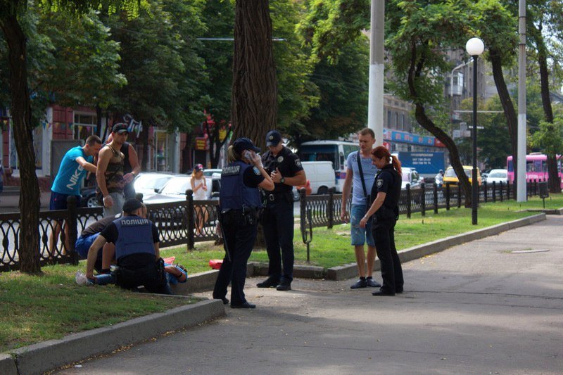 На Пастера девушка вскрыла себе вены 1