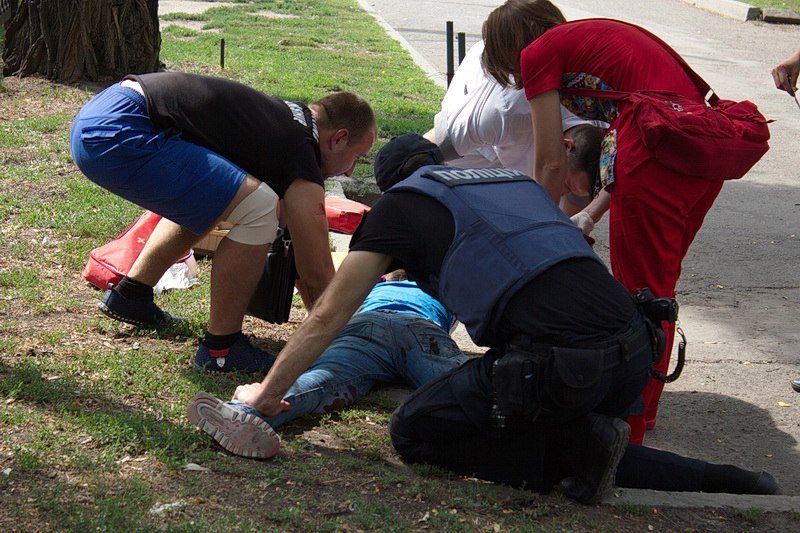 На Пастера девушка вскрыла себе вены 4