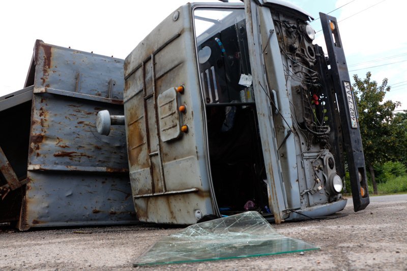 На Березинке перевернулся КАМАЗ с металлом 2