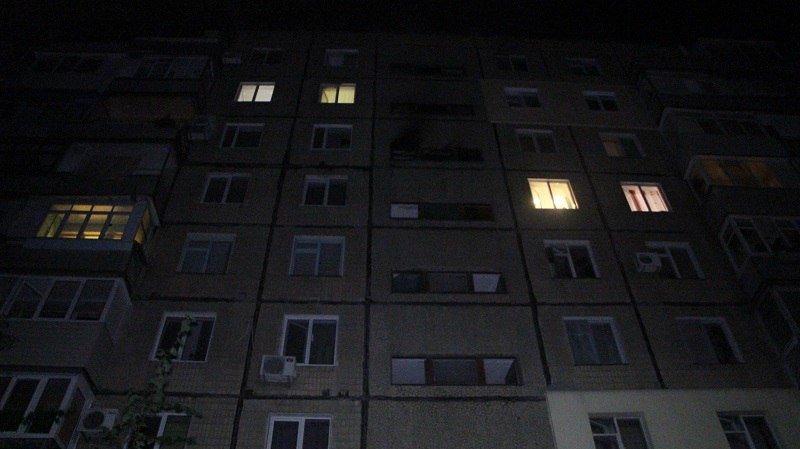 Пожар на Калиновой: в жилом доме загорелся диван на лестничной площадке 4