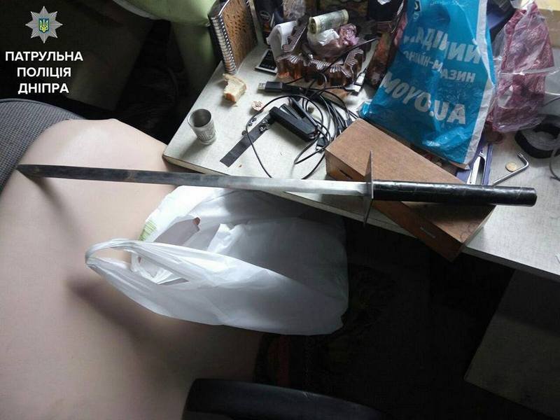 10 велосипедов и меч самурая: жители Днепра складировали в гараже ворованные вещи 1