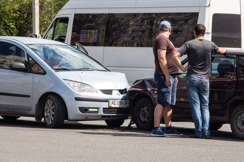ДТП на Калиновой: дорогу не поделили Mitsubishi и ВАЗ 2