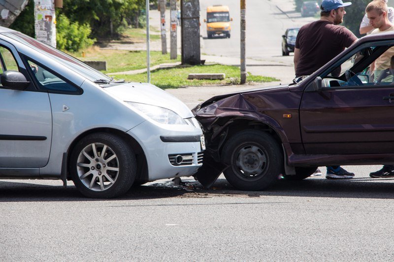 ДТП на Калиновой: дорогу не поделили Mitsubishi и ВАЗ 4