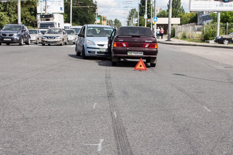 ДТП на Калиновой: дорогу не поделили Mitsubishi и ВАЗ 5