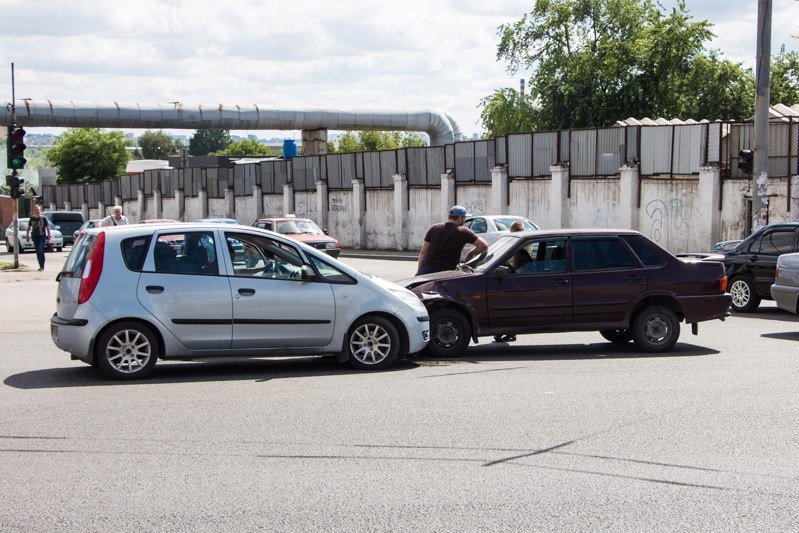 ДТП на Калиновой: дорогу не поделили Mitsubishi и ВАЗ 6