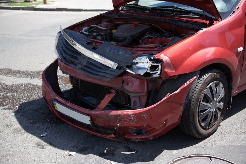 ДТП в центре Днепра: разбитый Renault и перевернутый Nissan 7