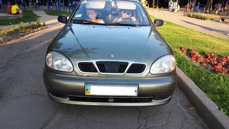 Получи ответ: что будет, если ездить на машине по парку 1