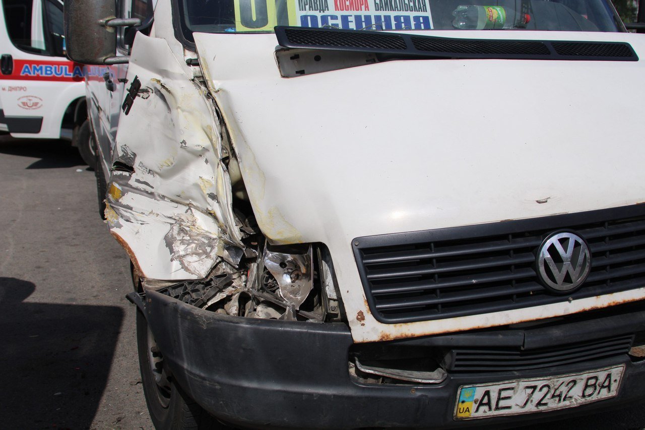 В Днепре столкнулись три маршрутки: есть пострадавший 1