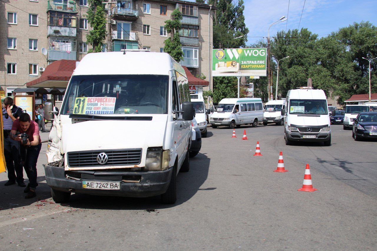 В Днепре столкнулись три маршрутки: есть пострадавший 6