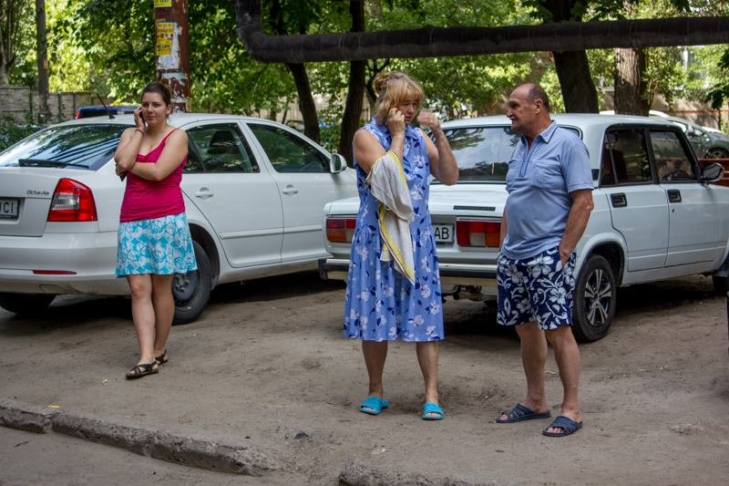 Черный дым столбом: в жилом доме на Набережной Победы загорелся мусоропровод 6