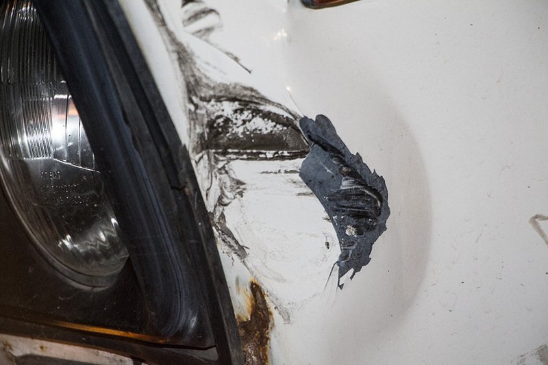 Спеша на помощь избитому рому, на проспекте Нигояна патрульная машина задела ВАЗ 5