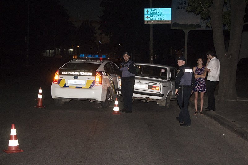 Спеша на помощь избитому рому, на проспекте Нигояна патрульная машина задела ВАЗ 6