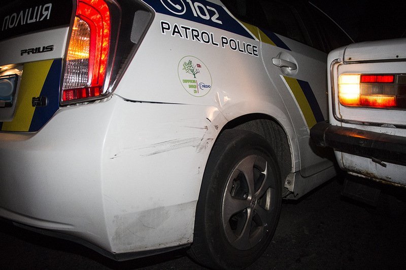 Спеша на помощь избитому рому, на проспекте Нигояна патрульная машина задела ВАЗ 7