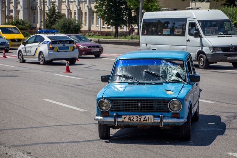 В Днепре возле Dafi ВАЗ сбил женщину на пешеходном переходе 2