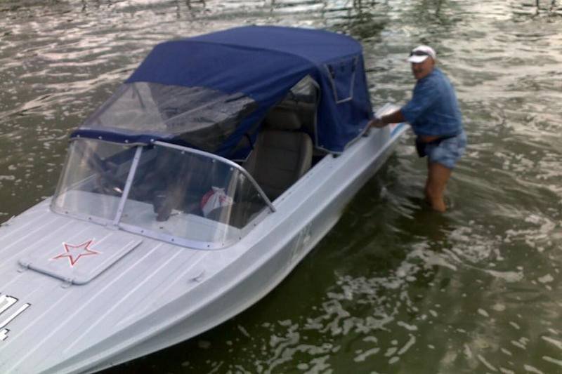 Под Днепром неизвестные угнали катер экоактивистки 2