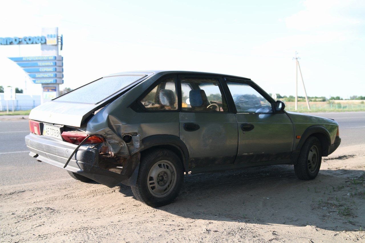 Тройное ДТП на Донецком шоссе: столкнулись Opel, Москвич и ЗИЛ 2