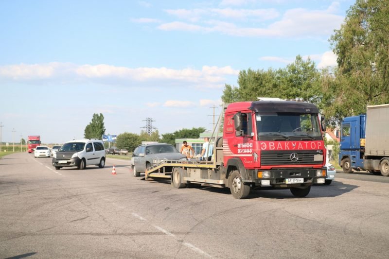 Тройное ДТП на Донецком шоссе: столкнулись Opel, Москвич и ЗИЛ 5