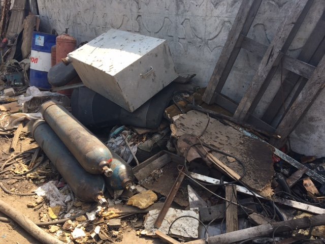 Пожар и взрыв на проспекте Хмельницкого: пострадали спасатели 1