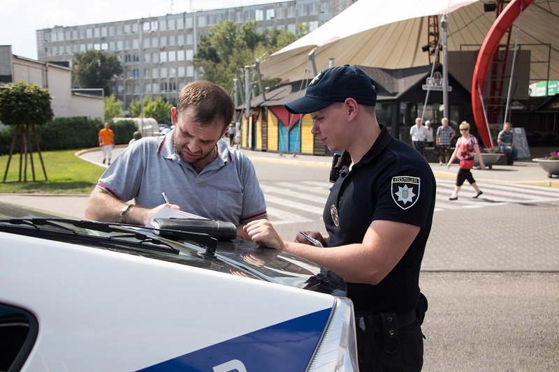 ДТП и огромная пробка на Слобожанском проспекте: столкнулись троллейбус и Renault 7