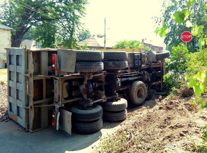 В ДТП на Орловской перевернулся грузовик со шлаком 4