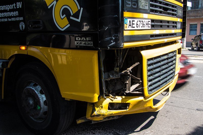 На 12 Квартале в ДТП столкнулись фура, Honda и маршрутка 3