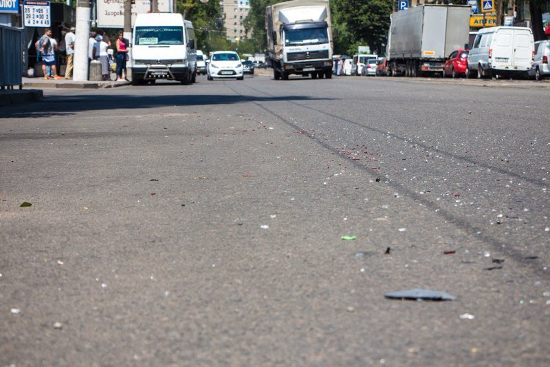 На 12 Квартале в ДТП столкнулись фура, Honda и маршрутка 4