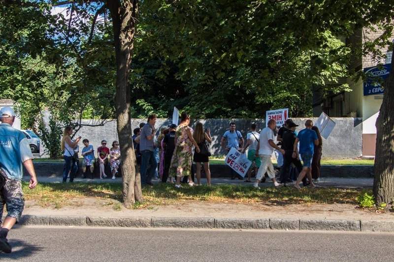 Жители Днепра требуют вернуть смертельный переход напротив ДНУ 1