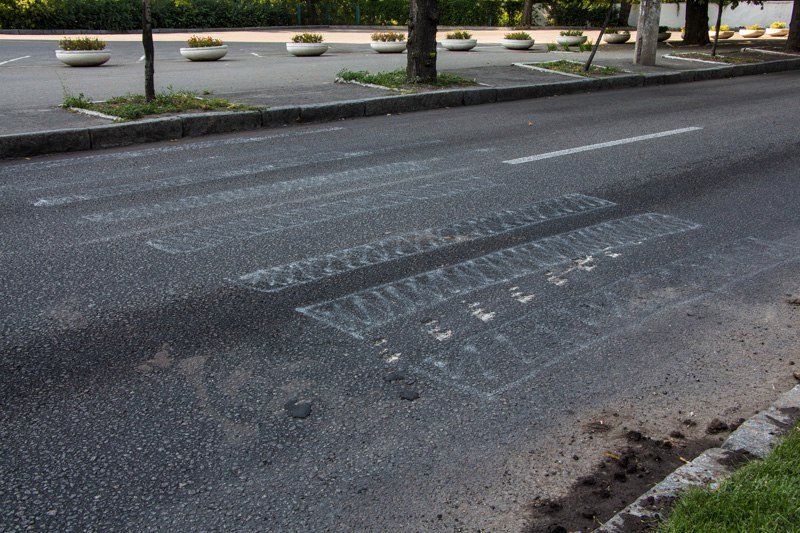 Жители Днепра требуют вернуть смертельный переход напротив ДНУ 5