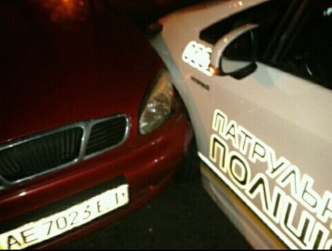 ДТП в центре Днепра: полицейский Prius ехал по встречной полосе и врезался в Lanos 8