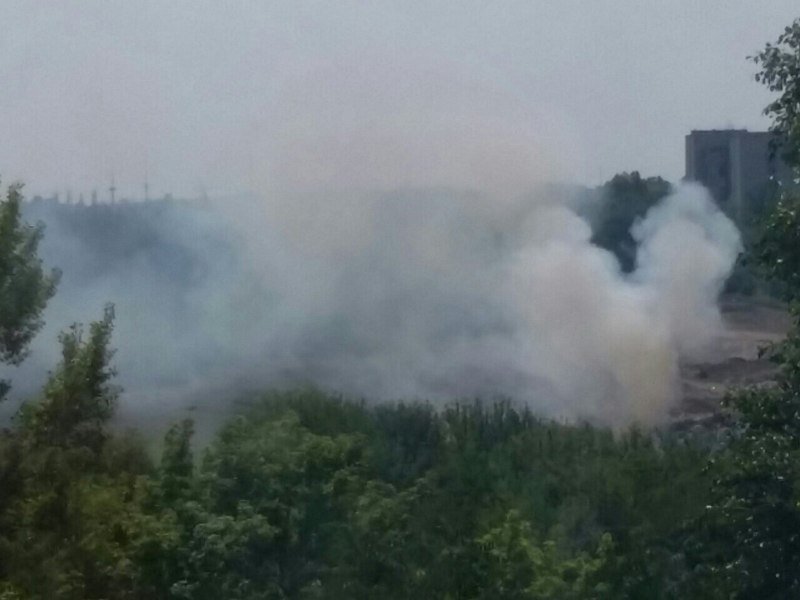 В Евпаторийской балке снова горит мусор 1