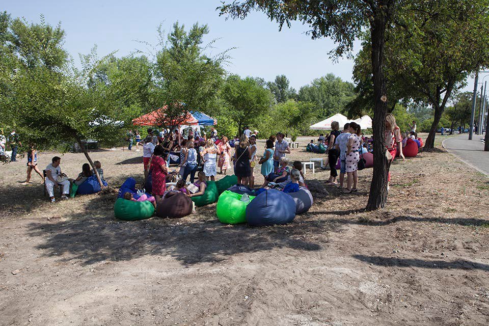 Арт-пикник и самый длинный мурал: как жители Днепра превращали забор в произведение искусства 6