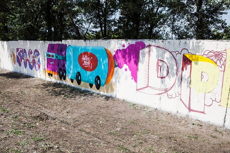Арт-пикник и самый длинный мурал: как жители Днепра превращали забор в произведение искусства 10