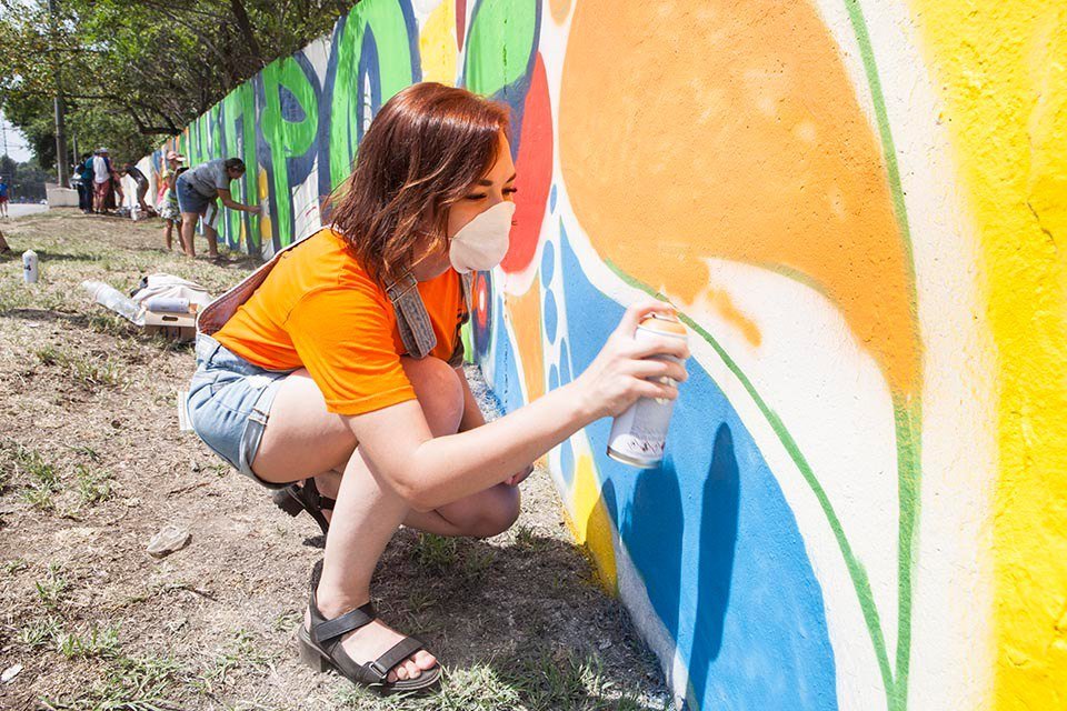 Арт-пикник и самый длинный мурал: как жители Днепра превращали забор в произведение искусства 17