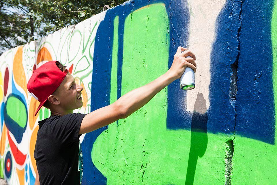 Арт-пикник и самый длинный мурал: как жители Днепра превращали забор в произведение искусства 20