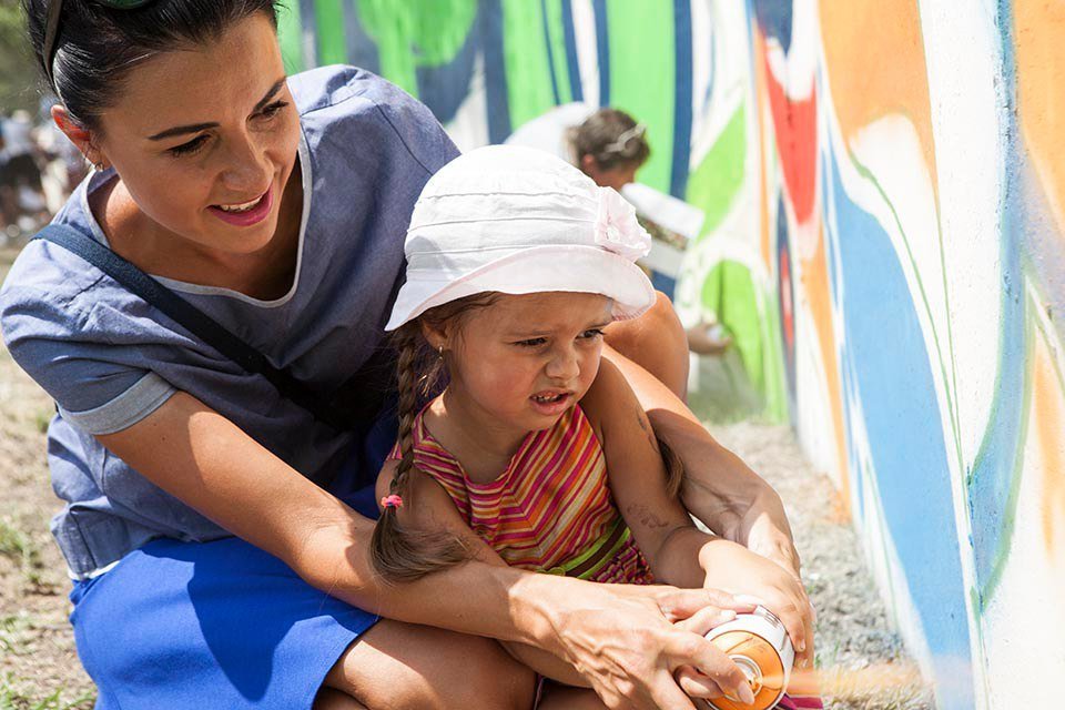 Арт-пикник и самый длинный мурал: как жители Днепра превращали забор в произведение искусства 21