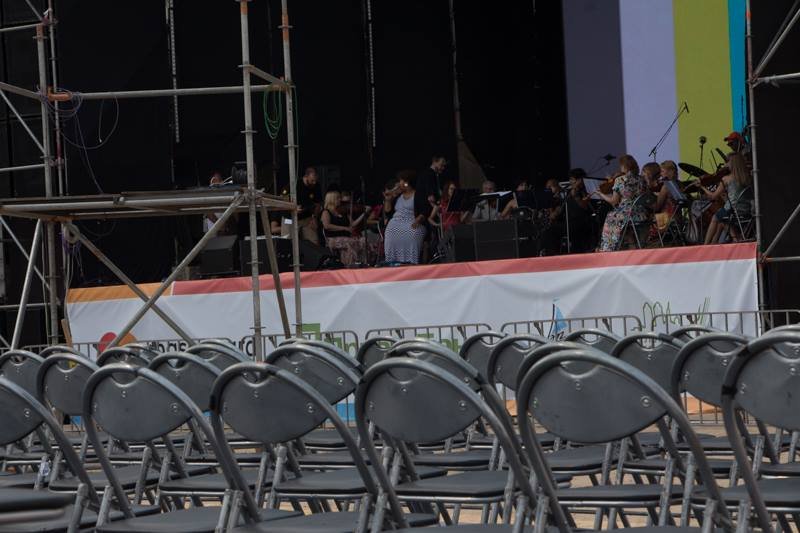 Саундчек артистов и уборка территории: как проходят последние приготовления к "Джазу на Днепре" 2