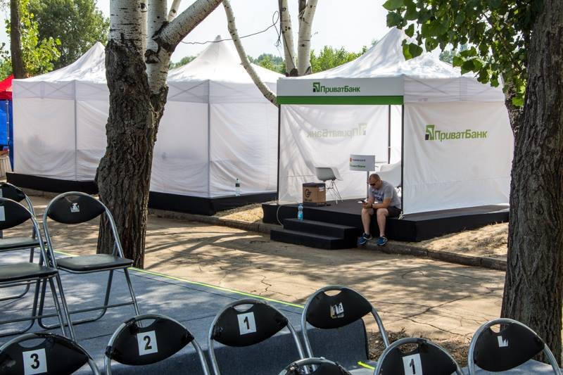 Саундчек артистов и уборка территории: как проходят последние приготовления к "Джазу на Днепре" 6
