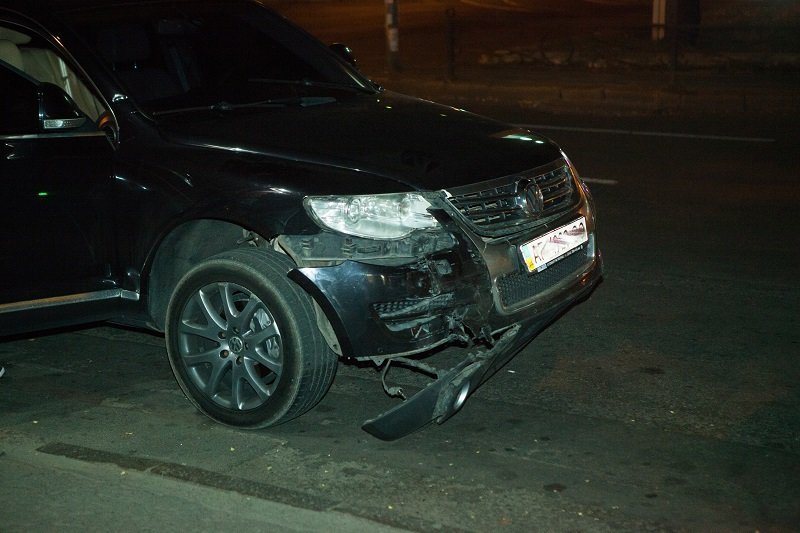 ДТП на Яворницкого: столкнулись Geely и Volkswagen Touareg 5
