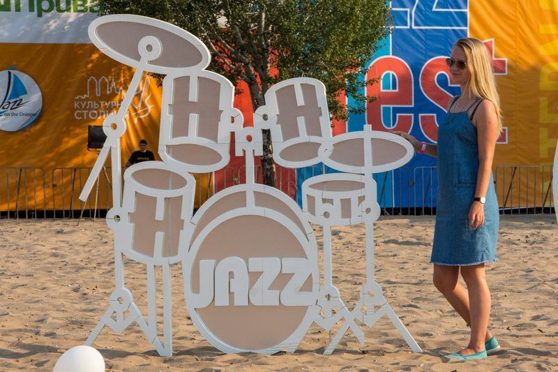 Яника Мерило в сексуальном платье и танцы под дождем: как прошел первый день "Джаза на Днепре" 1