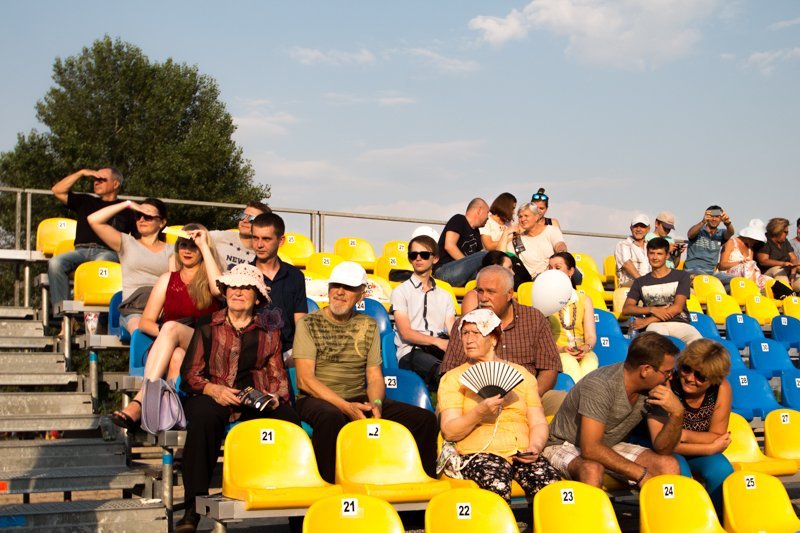 Яника Мерило в сексуальном платье и танцы под дождем: как прошел первый день "Джаза на Днепре" 3