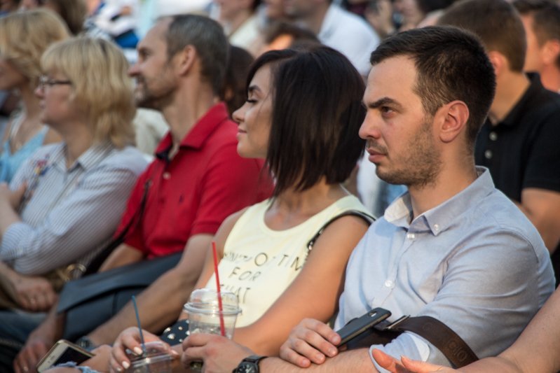 Яника Мерило в сексуальном платье и танцы под дождем: как прошел первый день "Джаза на Днепре" 8